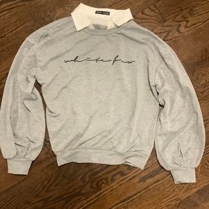 Graphic Letter Gray Top